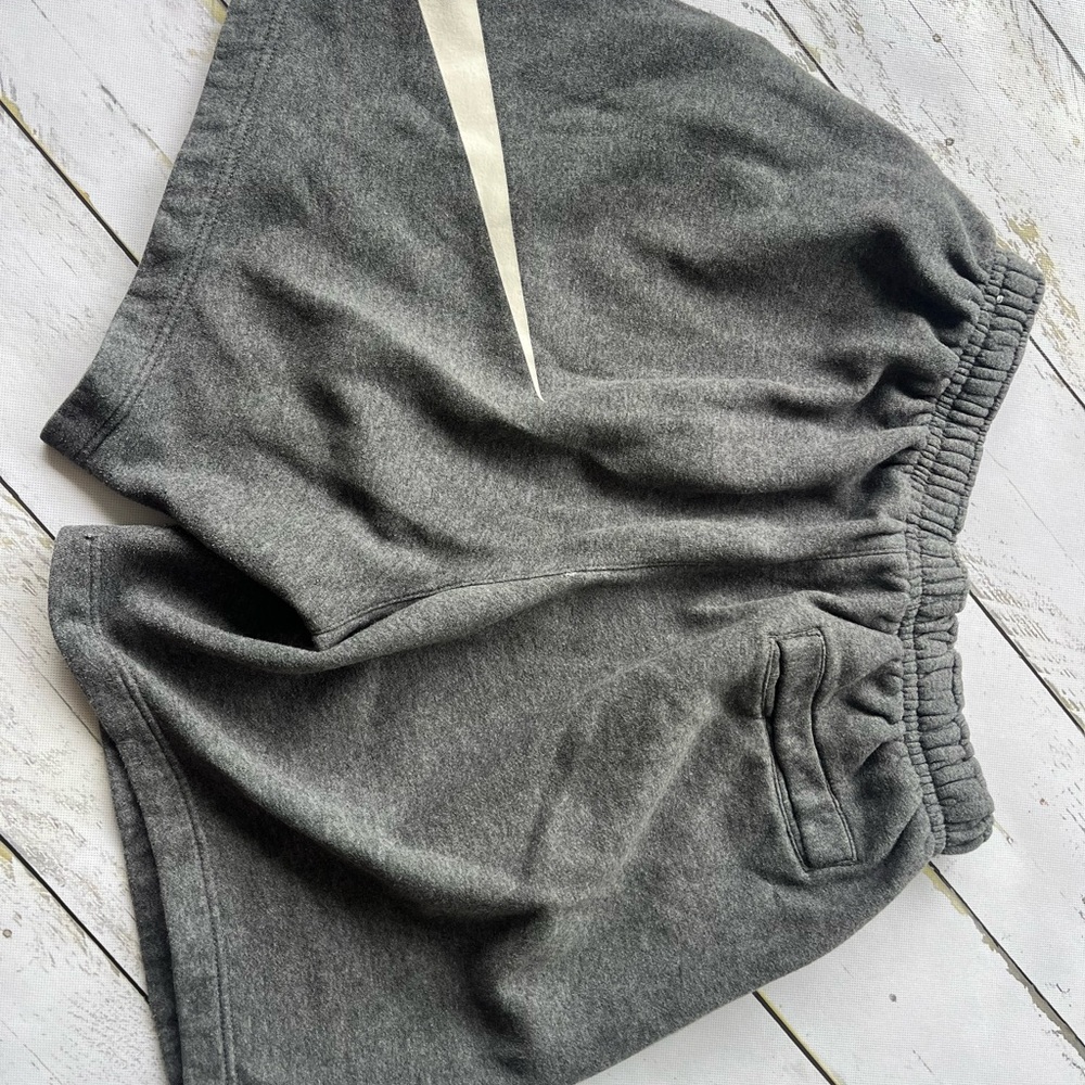 Gray Nike men’s Sweatpants Shorts size medium - Picture 3 of 10